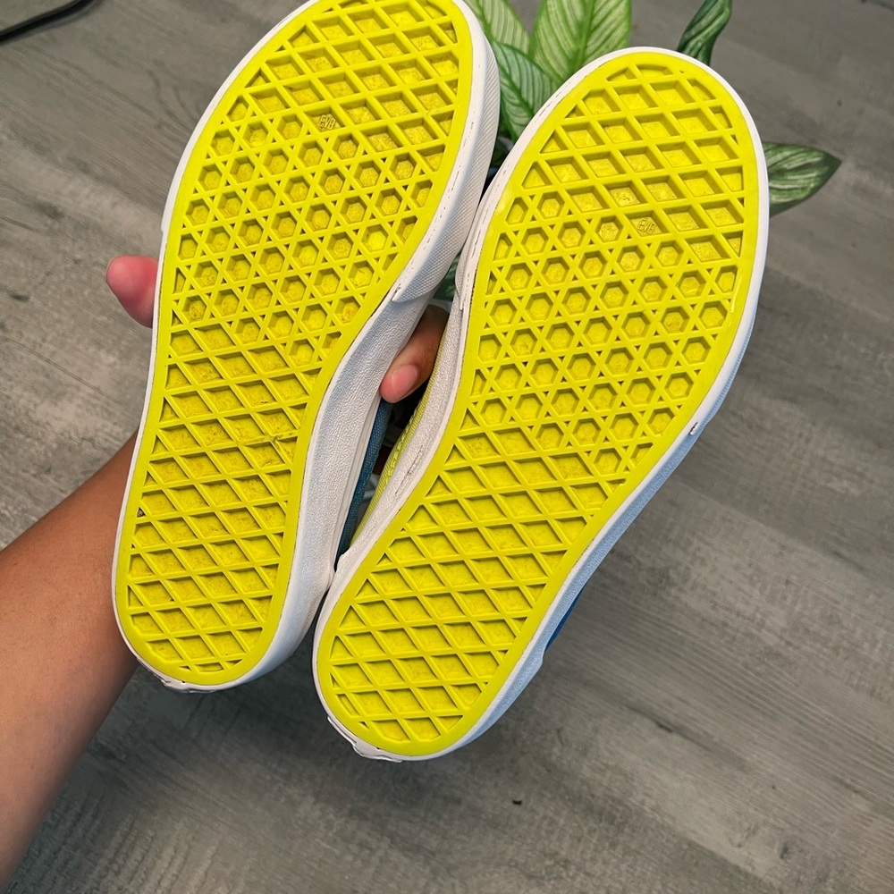 Vans - Picture 2 of 3